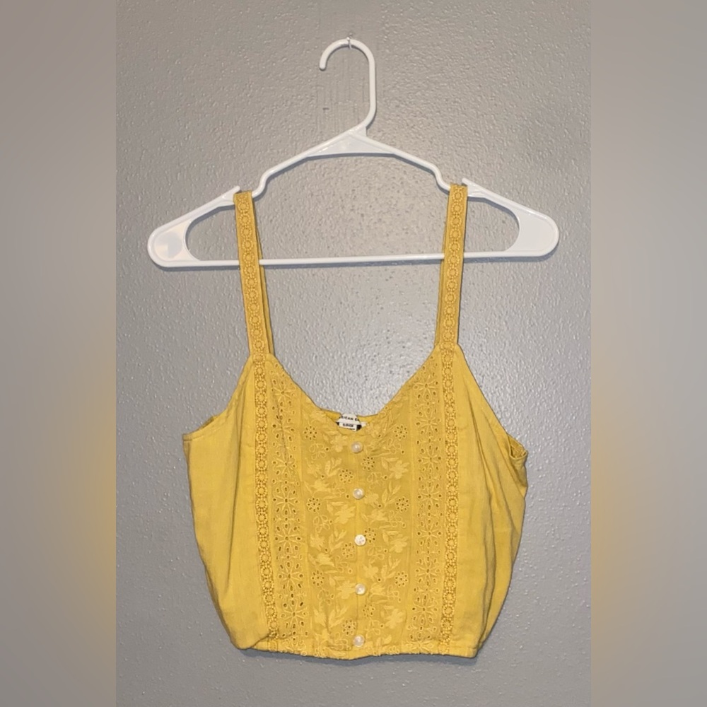 NEVER WORN - Yellow American Eagle Outfitters Top